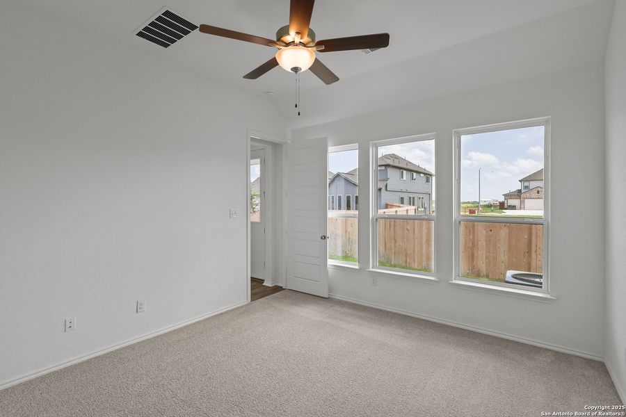 Spacious, unfurnished interior of a new home in Rhine Valley, Schertz (Image 25).