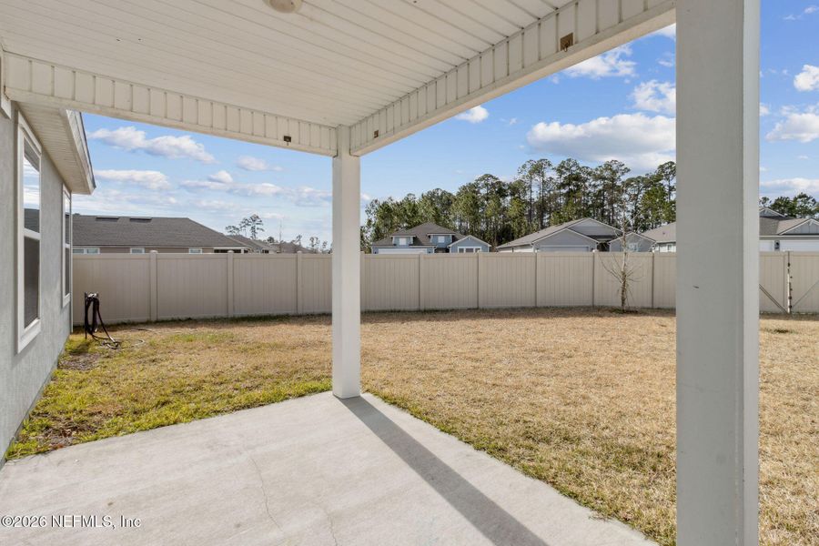 Exterior details and patio area of a home in , Yulee (Image 19).