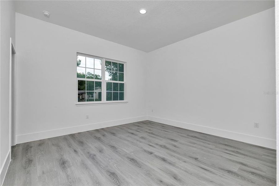 Spacious, unfurnished interior of a new home in , Dunnellon (Image 26).