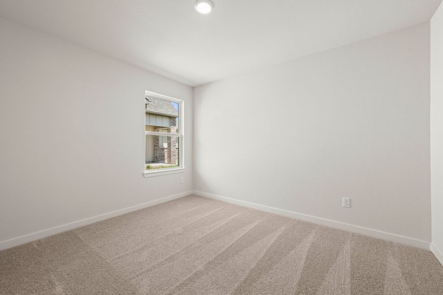 Spacious, unfurnished interior of a new home in The Reserve at Turnbo Ranch, Killeen (Image 14).