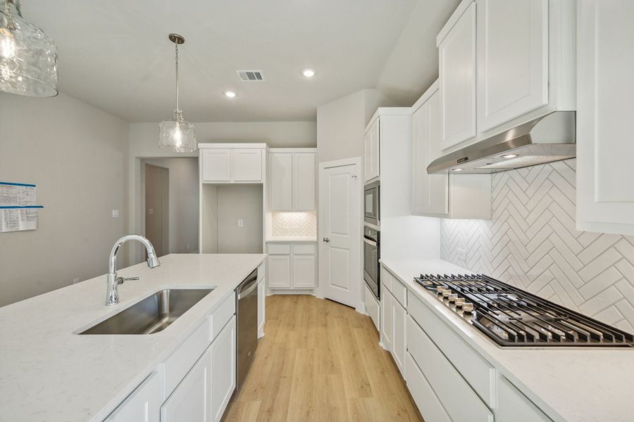 Furnished interior view inside a new home in Dove Hollow, Waxahachie (Image 7).
