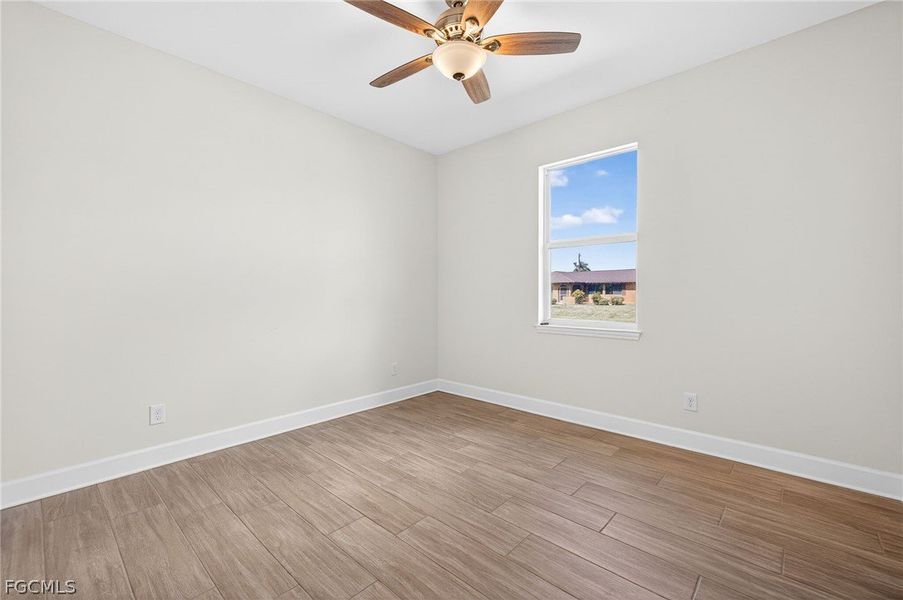 Spacious, unfurnished interior of a new home in Cape Coral, Cape Coral (Image 29).