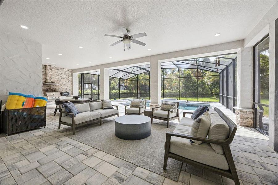 Exterior details and patio area of a home in , Clermont (Image 24).
