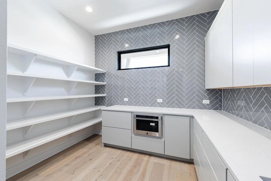 Lynmar IV F pantry Lynmar IV F pantry