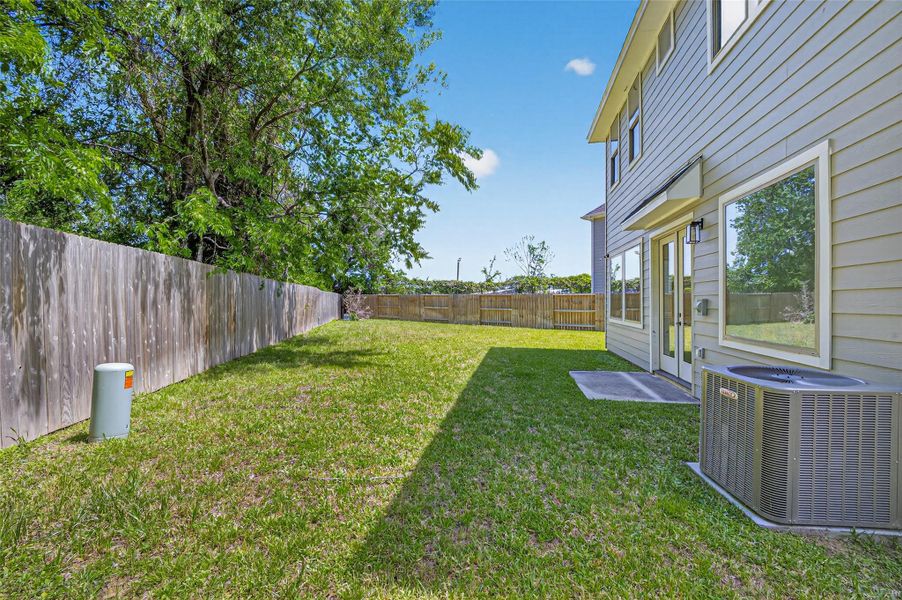 Exterior details and patio area of a home in , Houston (Image 25).