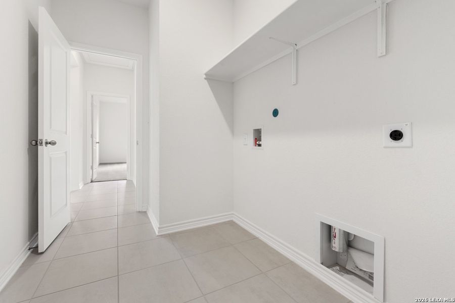 Spacious, unfurnished interior of a new home in Hidden Bluffs at TRP, San Antonio (Image 15).