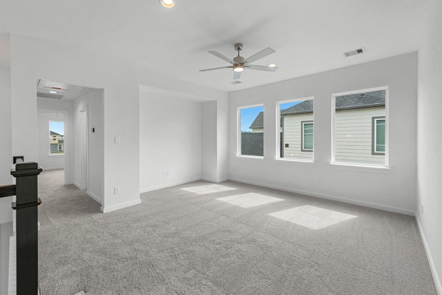 Spacious, unfurnished interior of a new home in Briarwood Crossing, Rosenberg (Image 15).