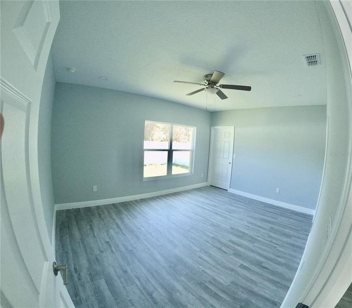 Spacious, unfurnished interior of a new home in , Tampa (Image 24).