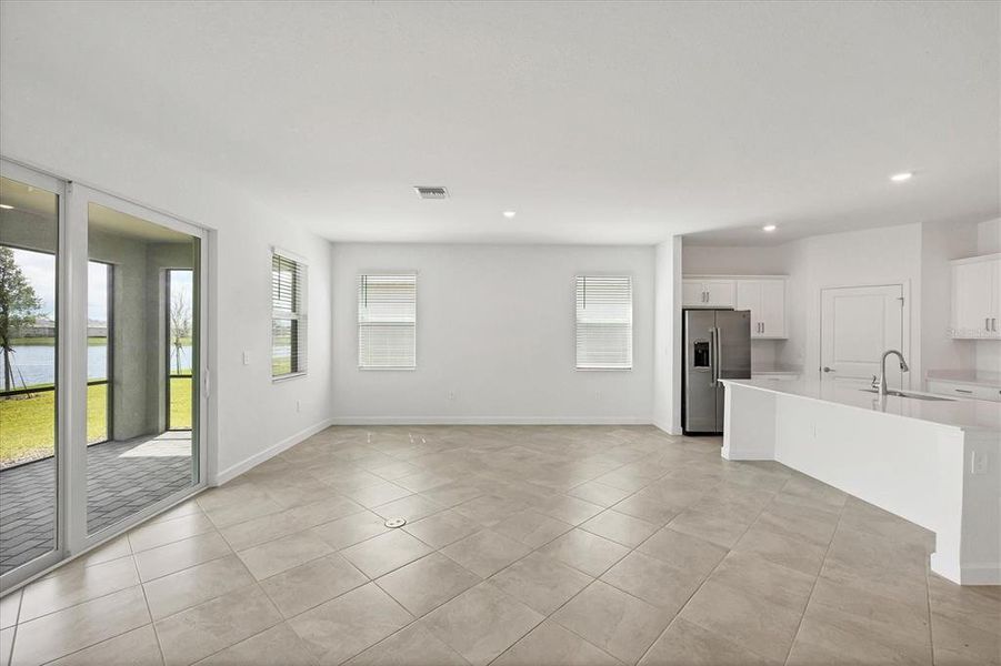 Spacious, unfurnished interior of a new home in , Port Charlotte (Image 17).