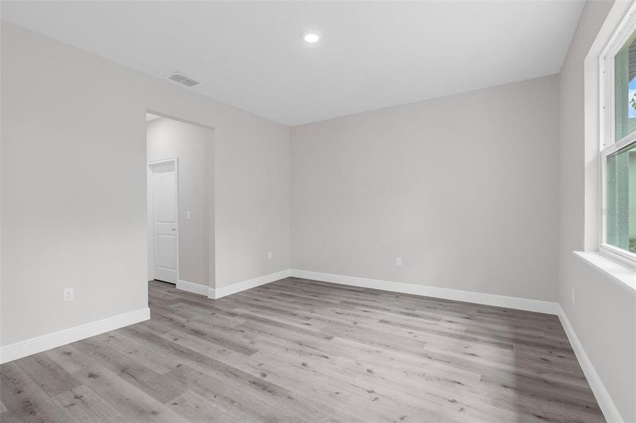 Spacious, unfurnished interior of a new home in , Citrus Springs (Image 53).