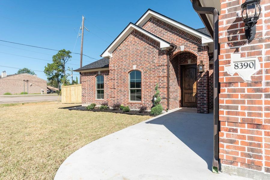 Exterior details and patio area of a home in , Beaumont (Image 3).