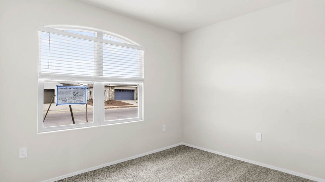 Spacious, unfurnished interior of a new home in Rio Rancho Estates, Wittmann (Image 19).