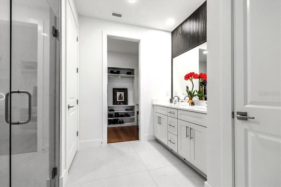 Furnished interior view inside a new home in , Venice (Image 54).