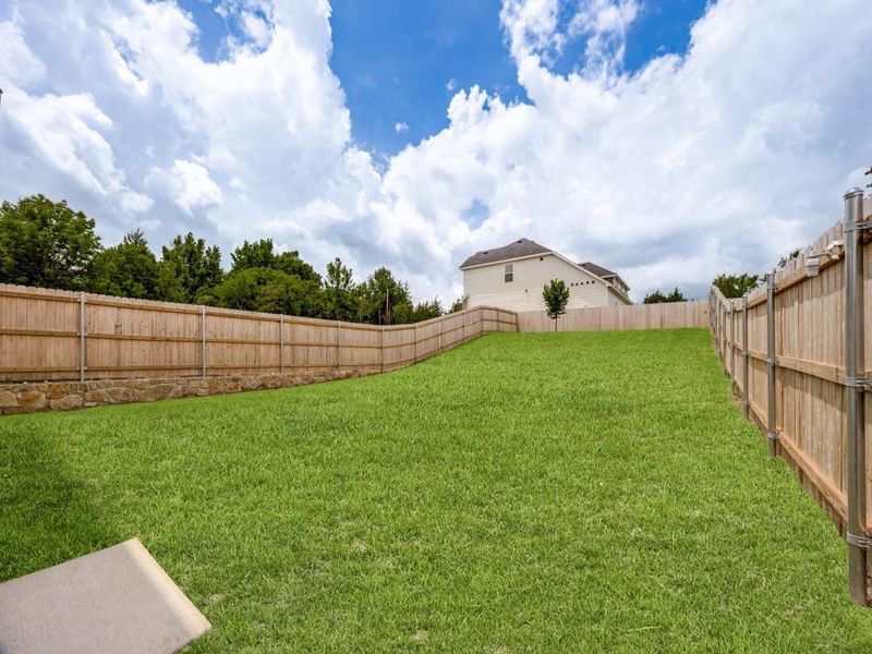 Exterior details and patio area of a home in Hanolley Hills, Sherman (Image 3).
