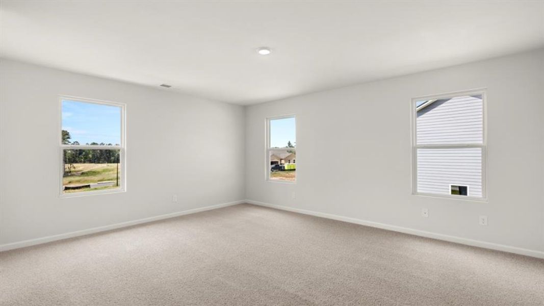 Spacious, unfurnished interior of a new home in Fairway 17 at Mirror Lake, Villa Rica (Image 18).