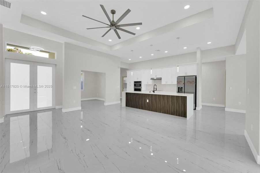 Spacious, unfurnished interior of a new home in , Lehigh Acres (Image 10).