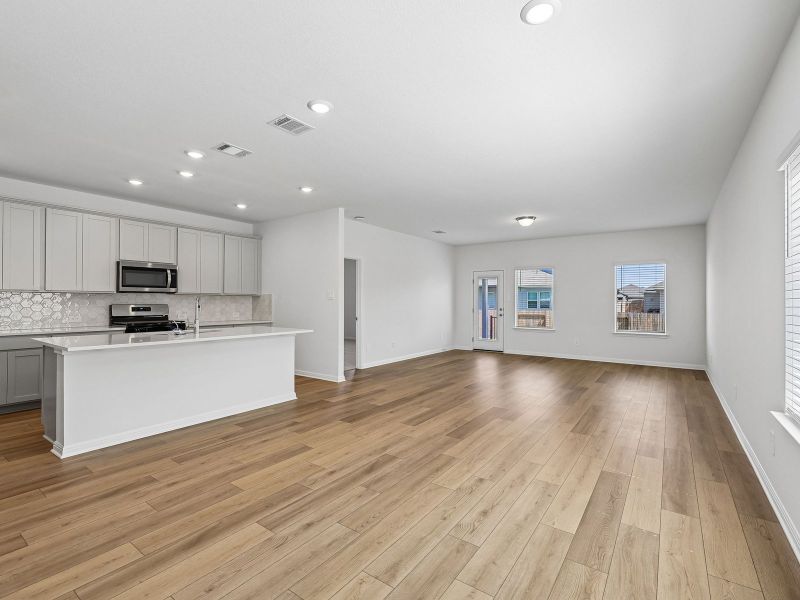 Spacious, unfurnished interior of a new home in Waterstone Crossing, Kyle (Image 10).