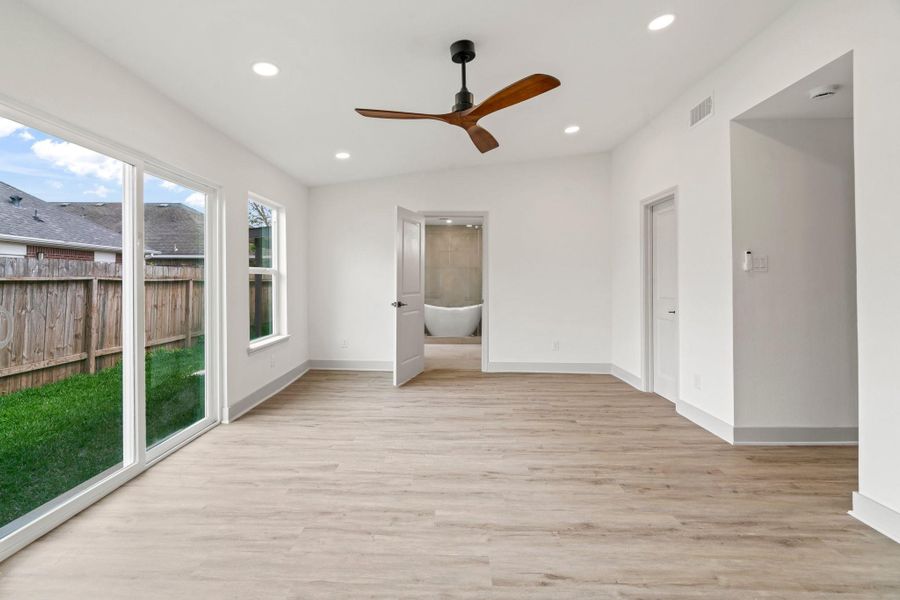 Spacious, unfurnished interior of a new home in , Houston (Image 29).