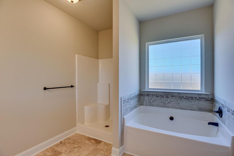 Spacious, unfurnished interior of a new home in , Edgefield (Image 7).