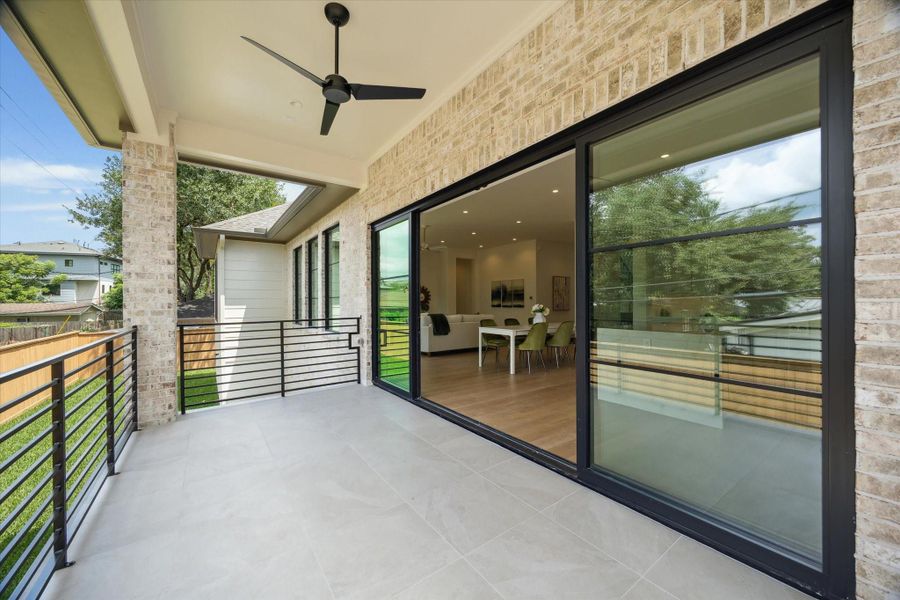 Covered back patio with ceiling fan.