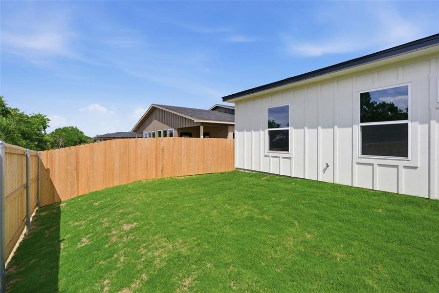 Exterior details and patio area of a home in , Killeen (Image 26).