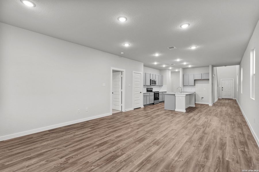 Spacious, unfurnished interior of a new home in Applewhite Meadows, San Antonio (Image 11).
