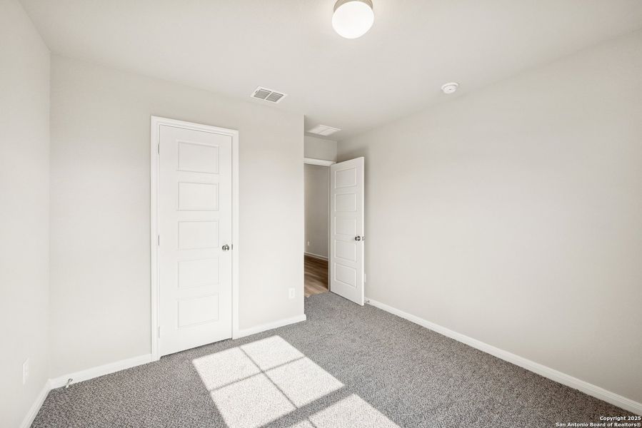 Spacious, unfurnished interior of a new home in Greenspoint Heights, Seguin (Image 27).