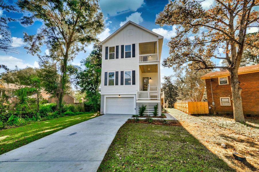 Exterior details and patio area of a home in , Charleston (Image 24).