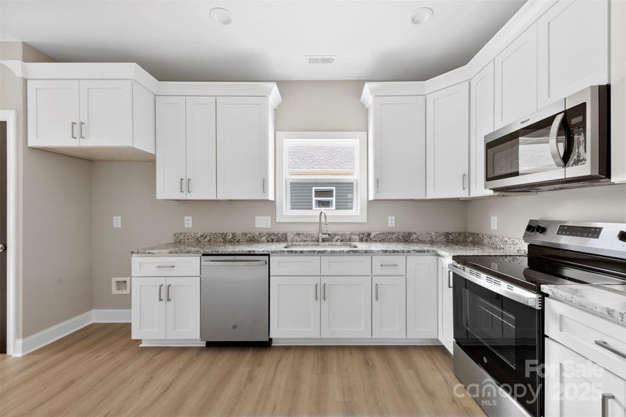 Furnished interior view inside a new home in , Kings Mountain (Image 9).