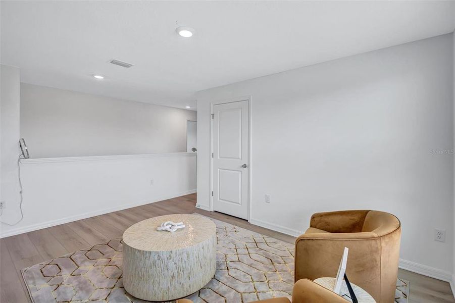 Spacious, unfurnished interior of a new home in , Tampa (Image 24).