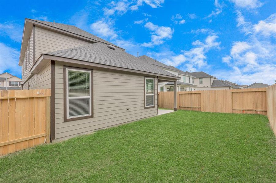 Discover the charm of this spacious backyard featuring a delightful covered patio. With ample room for both play and relaxation, it's the perfect outdoor haven. Tailor this space to your liking with patio furniture, a BBQ pit, and more. The potential for creating your dream outdoor living area is limitless!