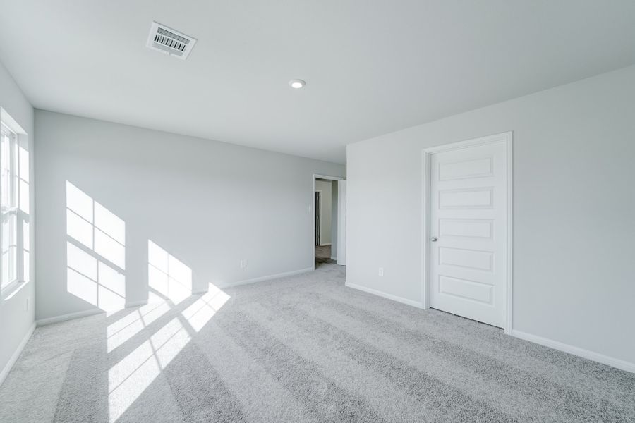 Representative unfurnished interior of a home built from the Jefferson by National HomeCorp in Lincolnton, Lincolnton (Image 41).