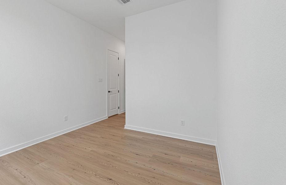 Representative unfurnished interior of a home built from the Boling by Pulte Homes in Kuempel Estates, Pflugerville (Image 40).