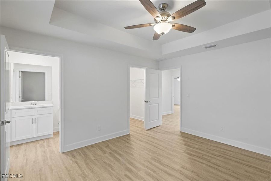 Spacious, unfurnished interior of a new home in Cape Coral, Cape Coral (Image 23).