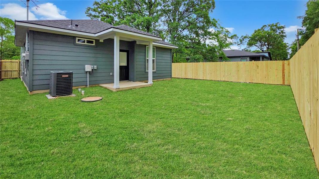 Exterior details and patio area of a home in , Mabank (Image 19).