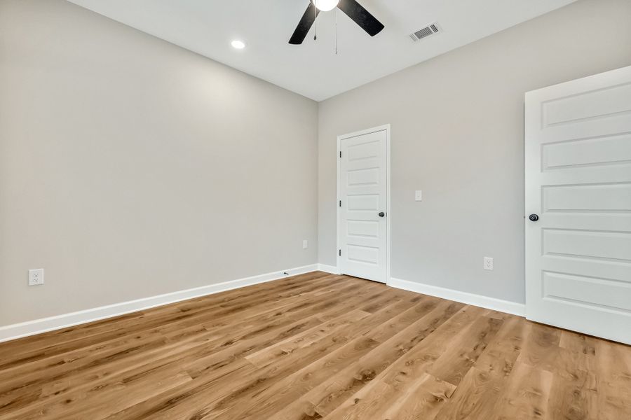Spacious, unfurnished interior of a new home in Barton's Bend, Crestview (Image 24). Spacious, unfurnished interior of a new home in Barton's Bend, Crestview (Image 24).