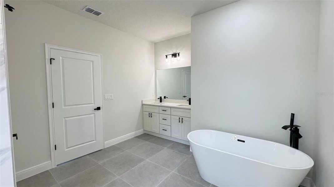 Furnished interior view inside a new home in , Ocala (Image 9).