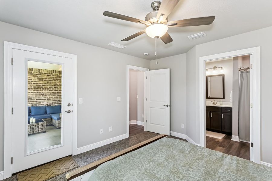 Spacious, unfurnished interior of a new home in Buckeyes Landing, Navarre (Image 21).