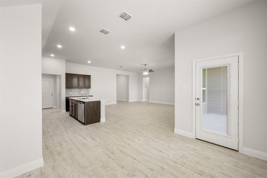 317 Comfort- Dining-2