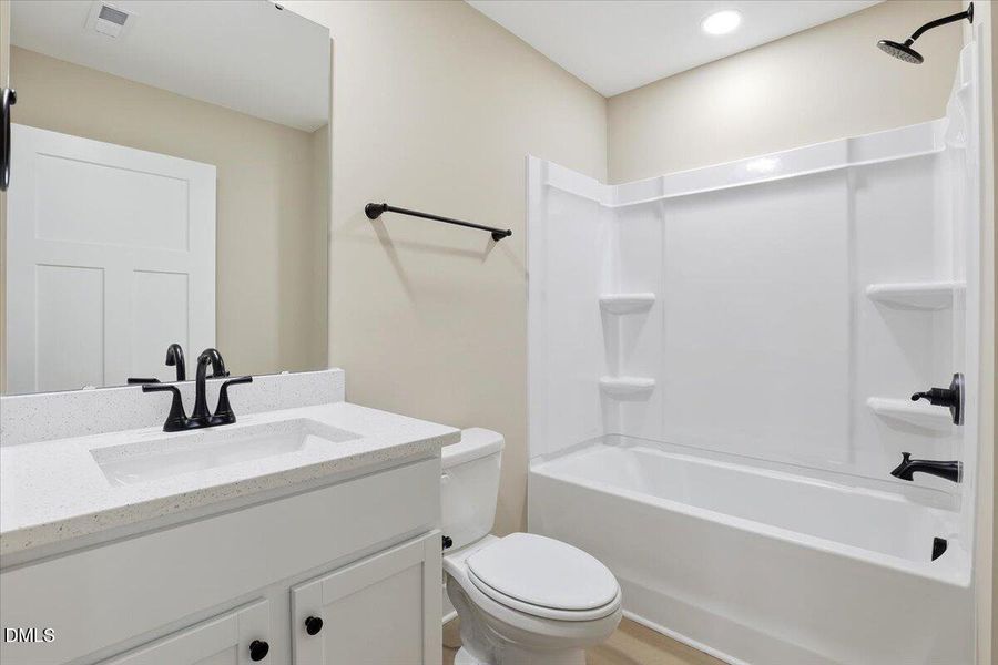 28-204 S Pender St-28