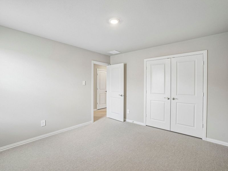 Spacious, unfurnished interior of a new home in Eastridge - Signature Series, Princeton (Image 18).