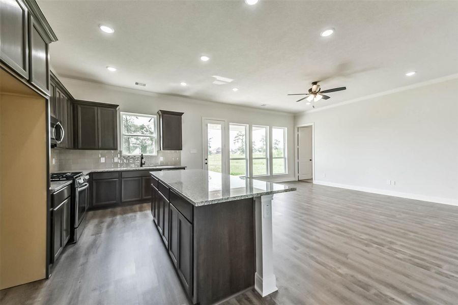Furnished interior view inside a new home in , Baytown (Image 12).