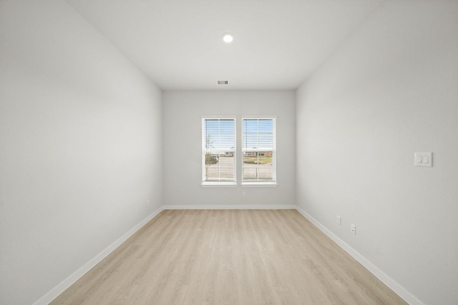 Spacious, unfurnished interior of a new home in Sunterra Lakes, Brookshire (Image 18). Spacious, unfurnished interior of a new home in Sunterra Lakes, Brookshire (Image 18).