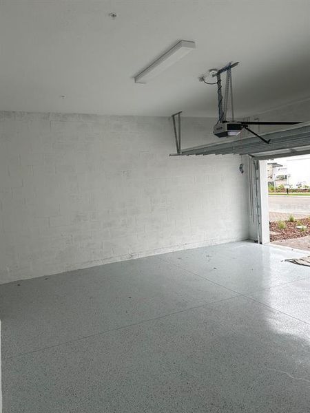Spacious, unfurnished interior of a new home in , Tampa (Image 26).