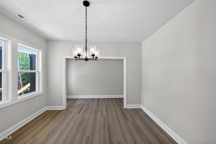 17_244_Sequoia_Dr-Dining_room-7749