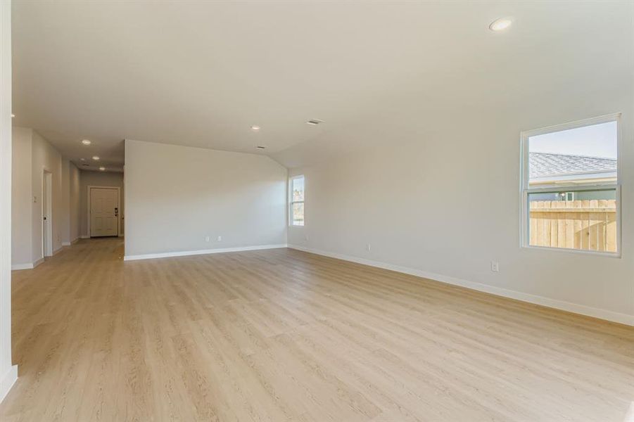 Spacious, unfurnished interior of a new home in Middlefield Village, Dallas (Image 15).