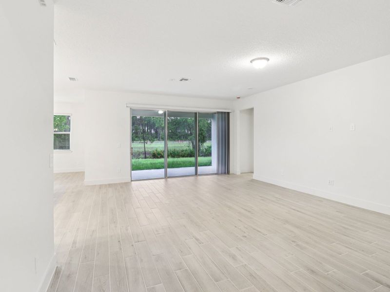 Spacious, unfurnished interior of a new home in Ridgehaven - Reserve Series, Ormond Beach (Image 7).