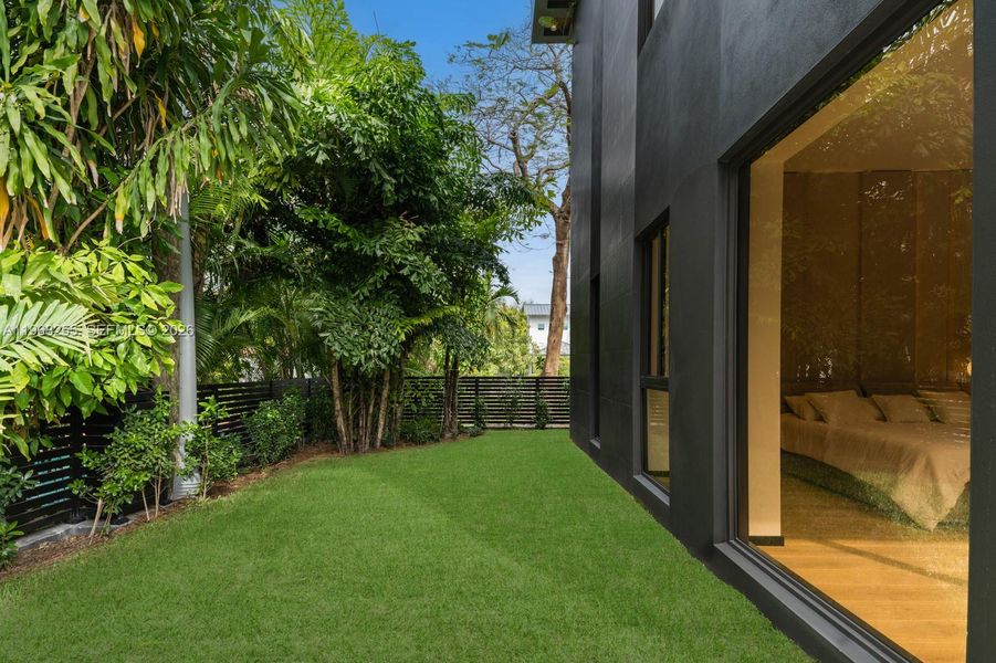 Exterior details and patio area of a home in , Miami (Image 30).