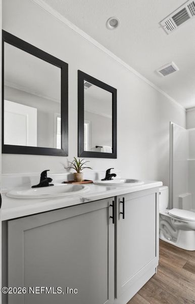 Furnished interior view inside a new home in , Middleburg (Image 40).