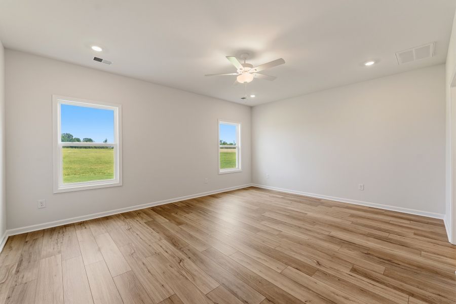 Spacious, unfurnished interior of a new home in Dove Hollow, Chesnee (Image 24).